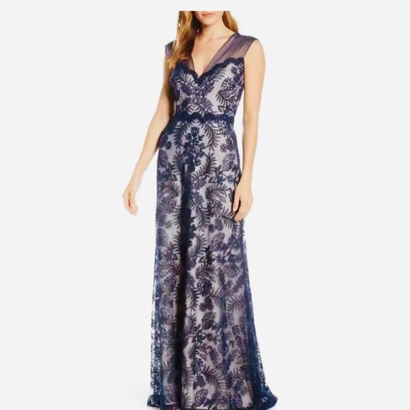 Tadashi Shoji Gown —NO FLAWS—never worn- fits more like a 14 - but has stretch - Picture 13 of 13